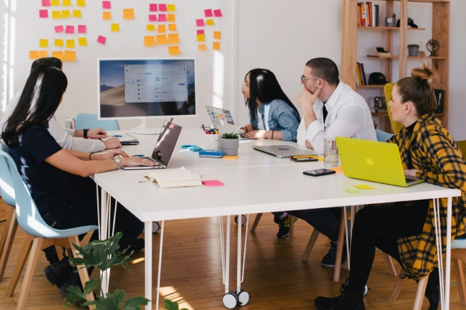 Team im Scrum-Meeting / Review